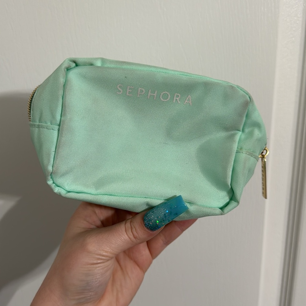 Small makeup bag bundle - Picture 4 of 11